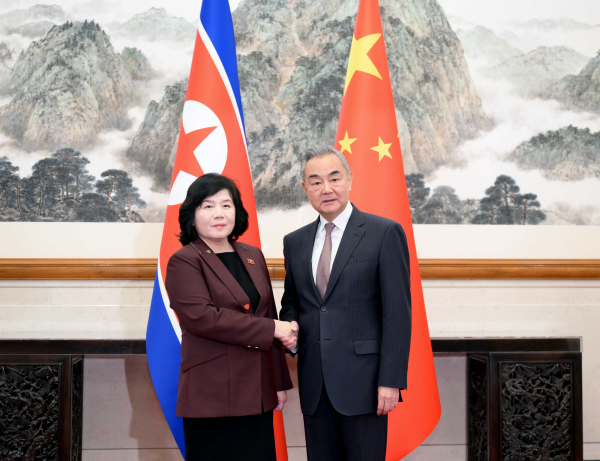 王毅-朝鲜外相1.jpg